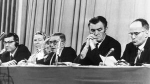 러셀이 사르트르와 만든 러셀 법정 Russell Tribunal